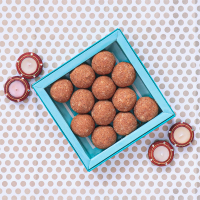 Besan Laddoo Box with 4 Diyas
